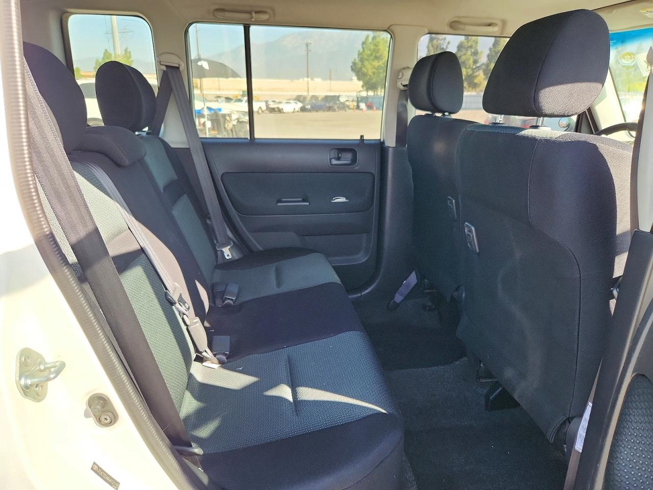 2006 Toyota Scion Xb Белый vin: JTLKT324X64121190