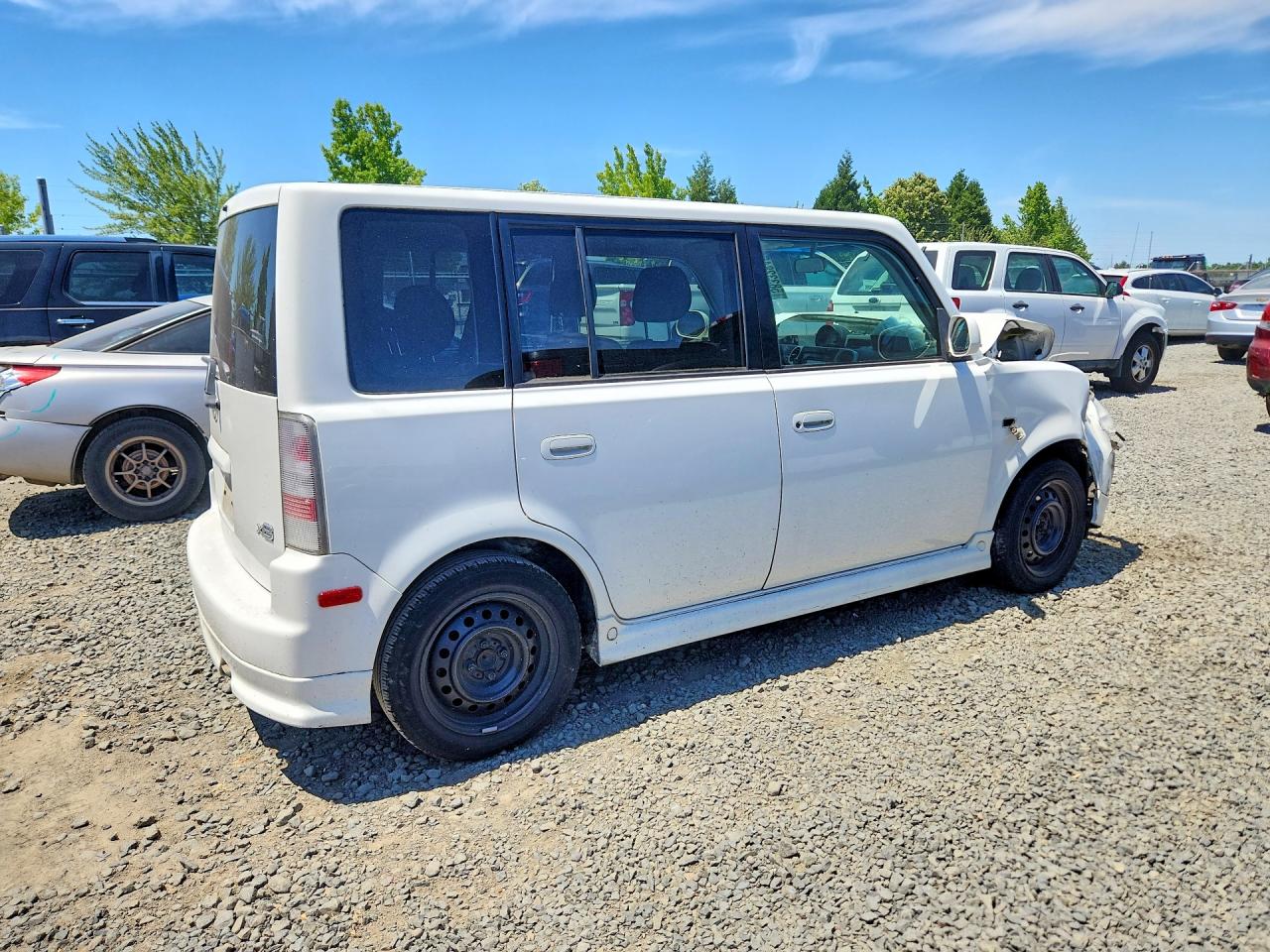2005 Toyota Scion Xb White vin: JTLKT334150215320