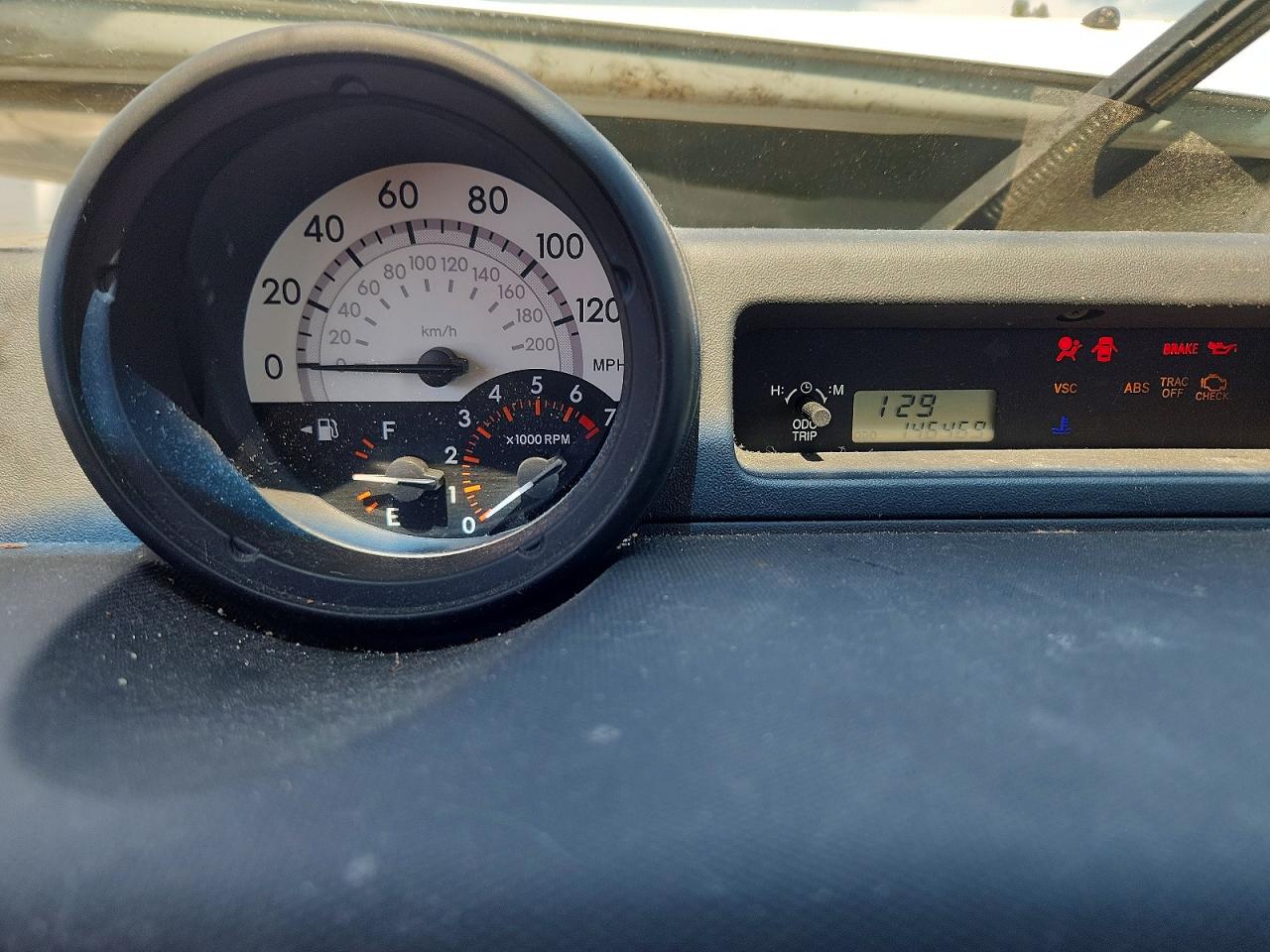 2005 Toyota Scion Xb White vin: JTLKT334150215320