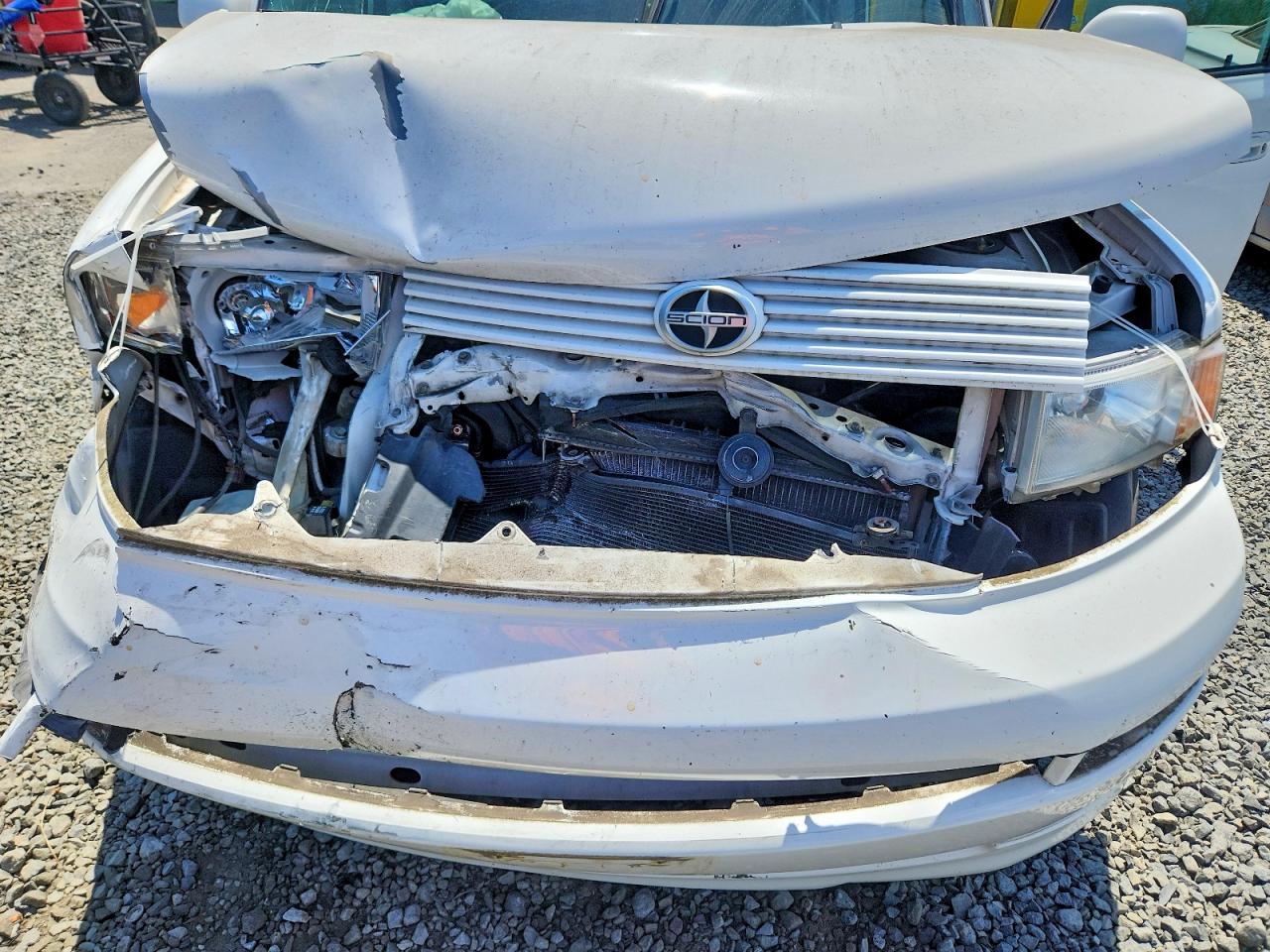 2005 Toyota Scion Xb White vin: JTLKT334150215320