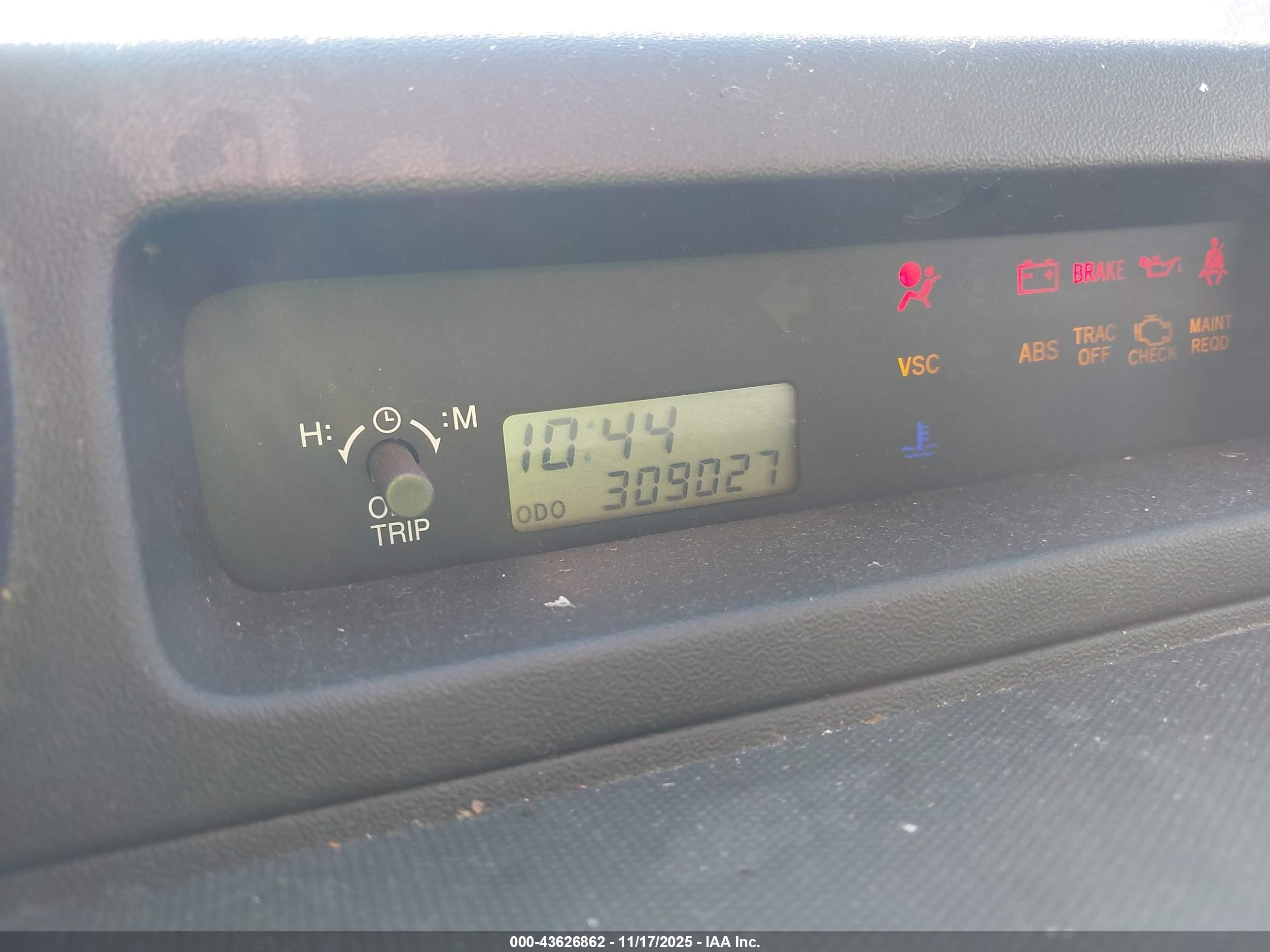 2004 Scion Xb   Purple vin: JTLKT334340147651