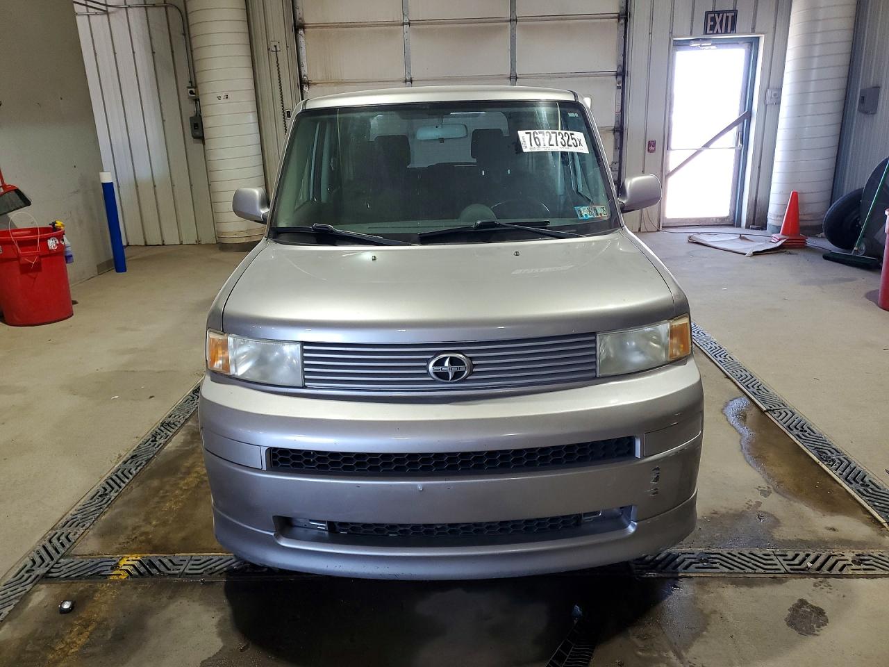 2005 Toyota Scion Xb Silver vin: JTLKT334354004760