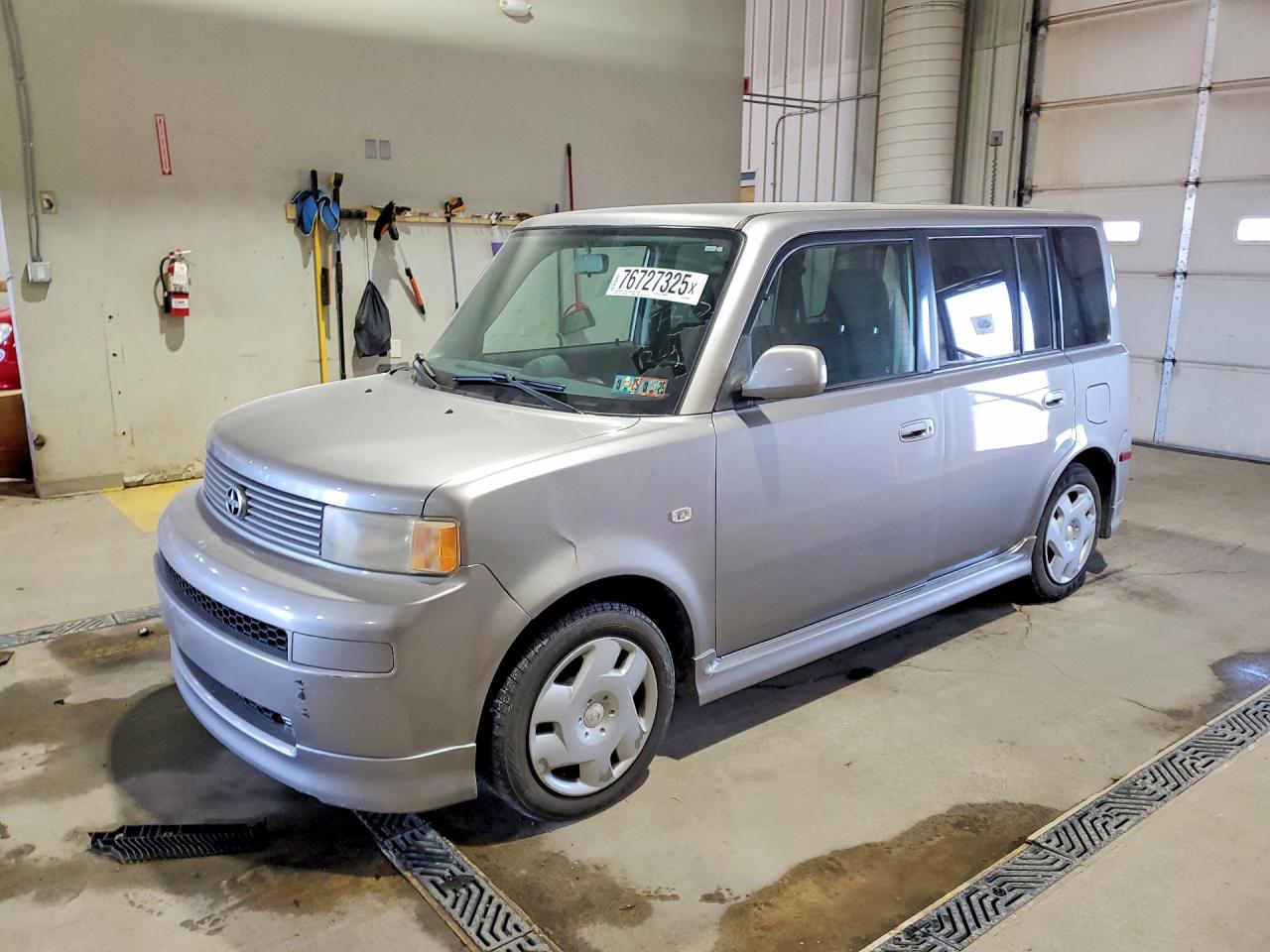 2005 Toyota Scion Xb Silver vin: JTLKT334354004760