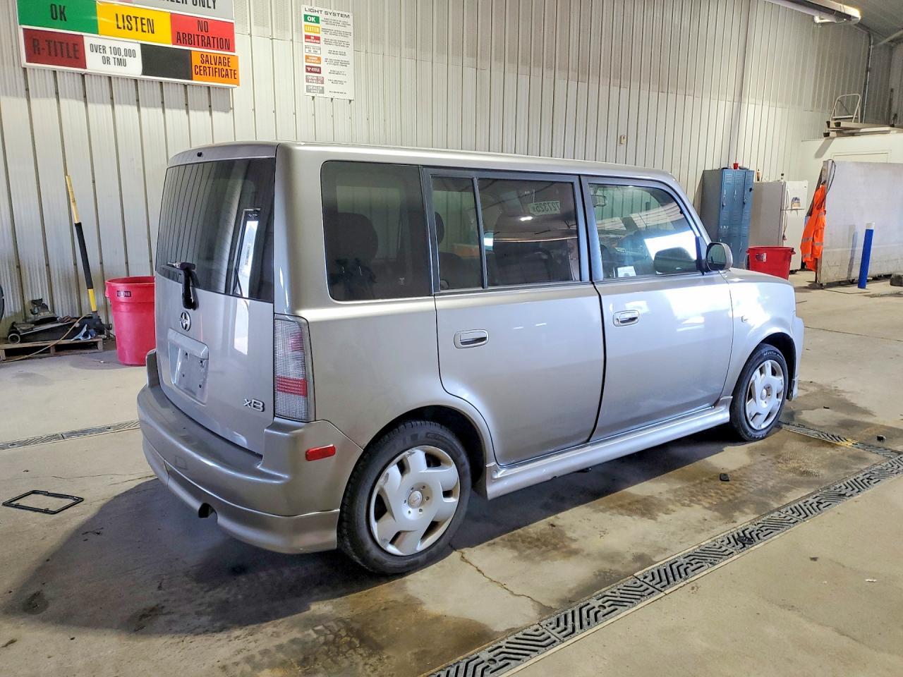 2005 Toyota Scion Xb Silver vin: JTLKT334354004760
