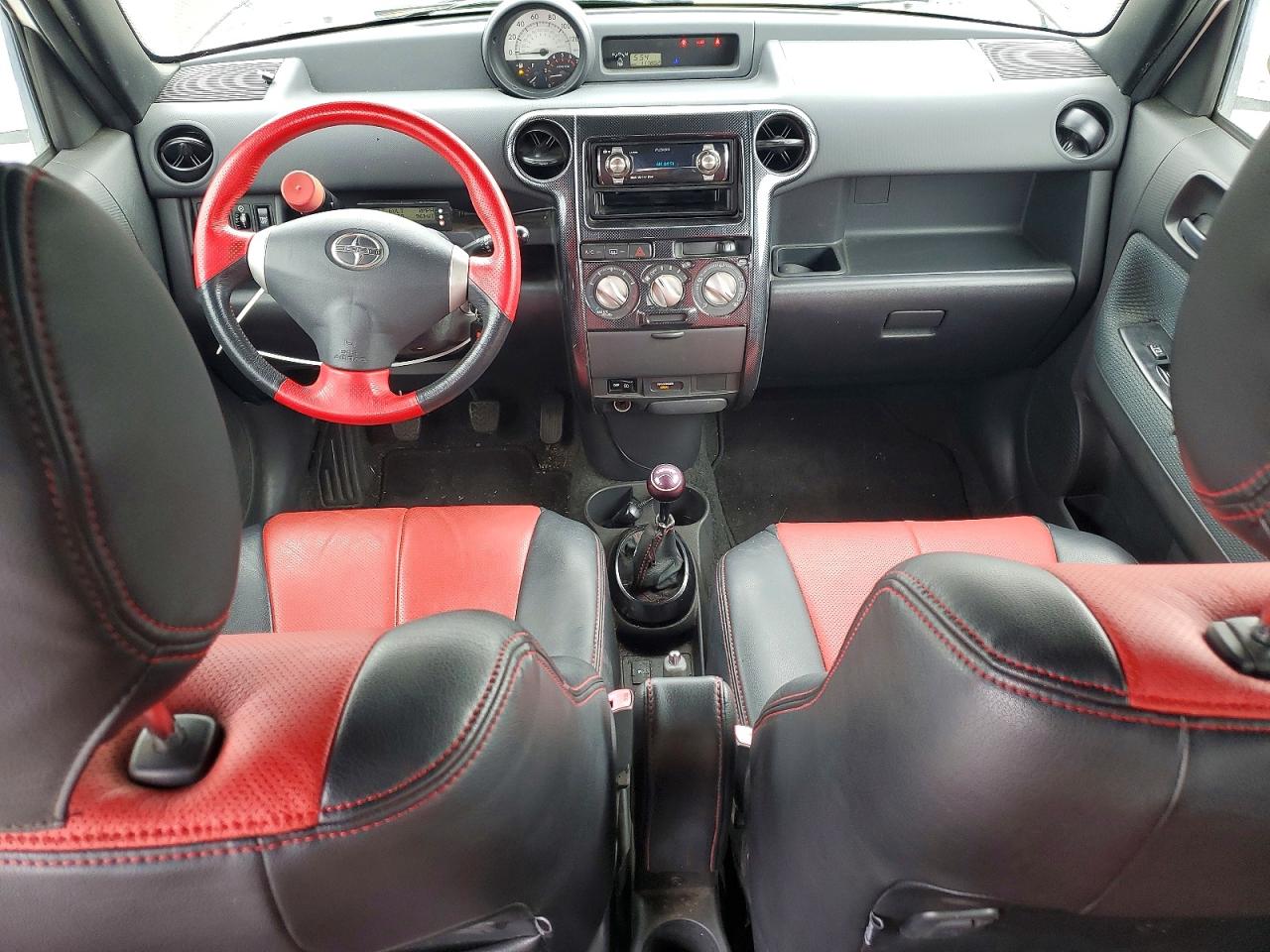 2006 Toyota Scion Xb White vin: JTLKT334564077761