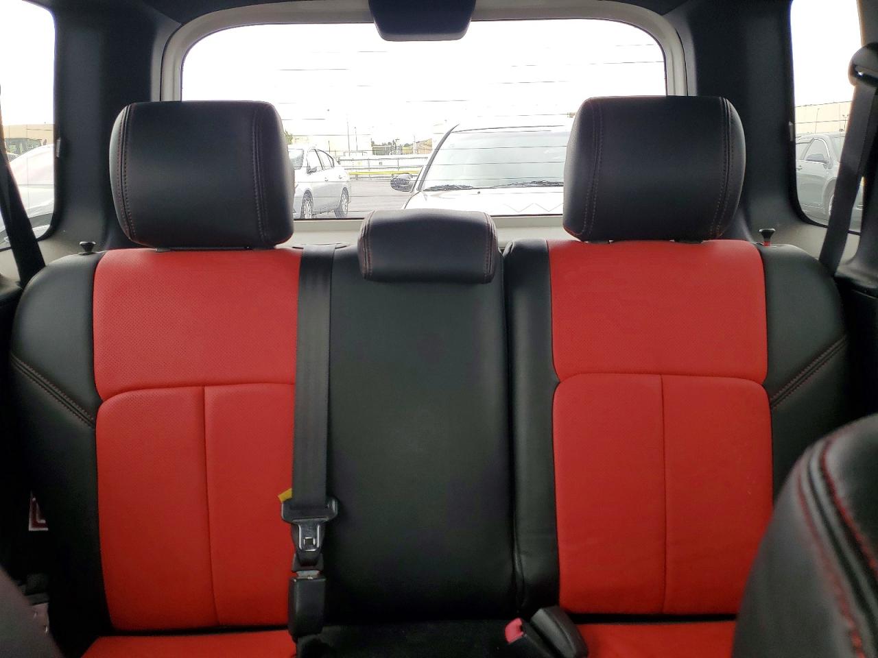 2006 Toyota Scion Xb White vin: JTLKT334564077761