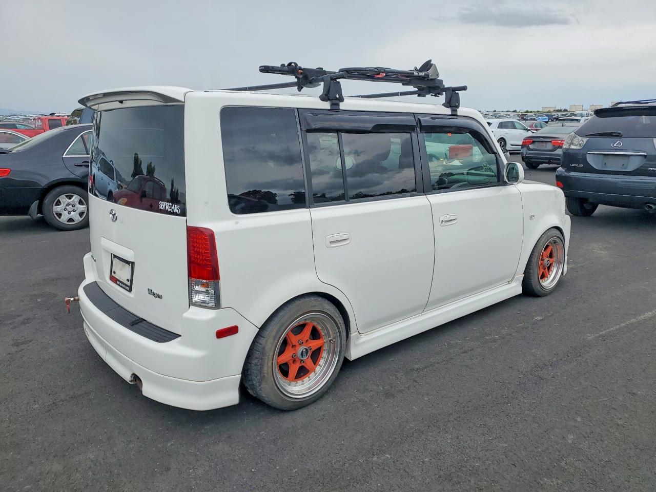 2006 Toyota Scion Xb White vin: JTLKT334564077761