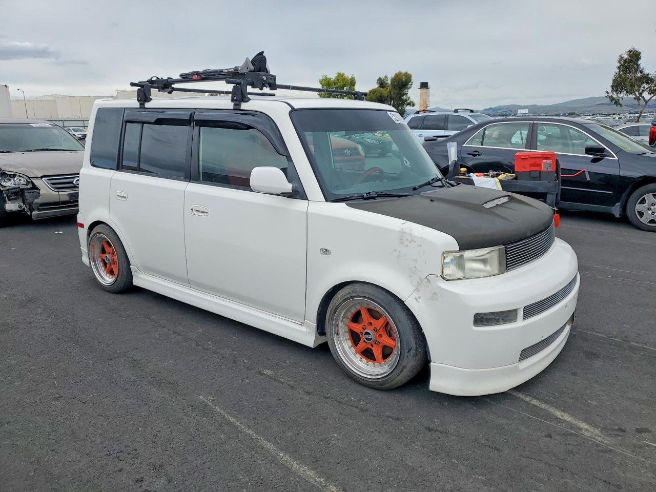 2006 Toyota Scion Xb White vin: JTLKT334564077761