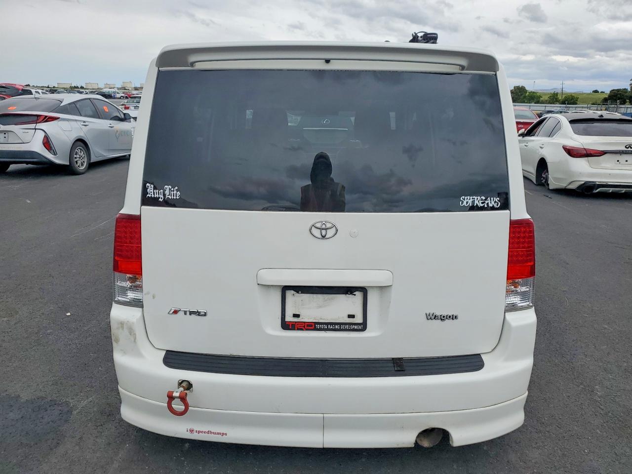 2006 Toyota Scion Xb White vin: JTLKT334564077761