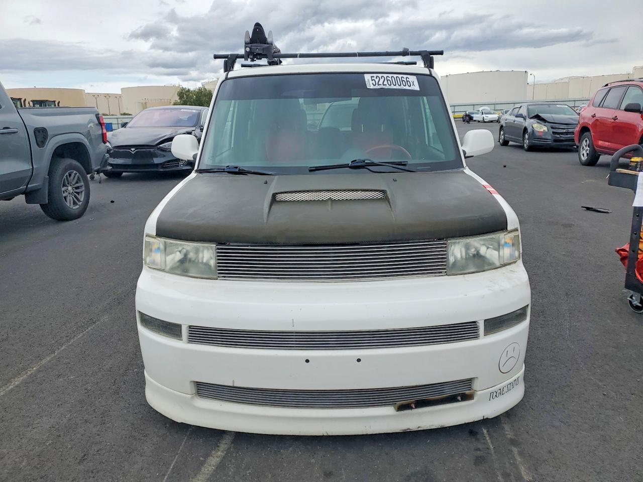 2006 Toyota Scion Xb White vin: JTLKT334564077761