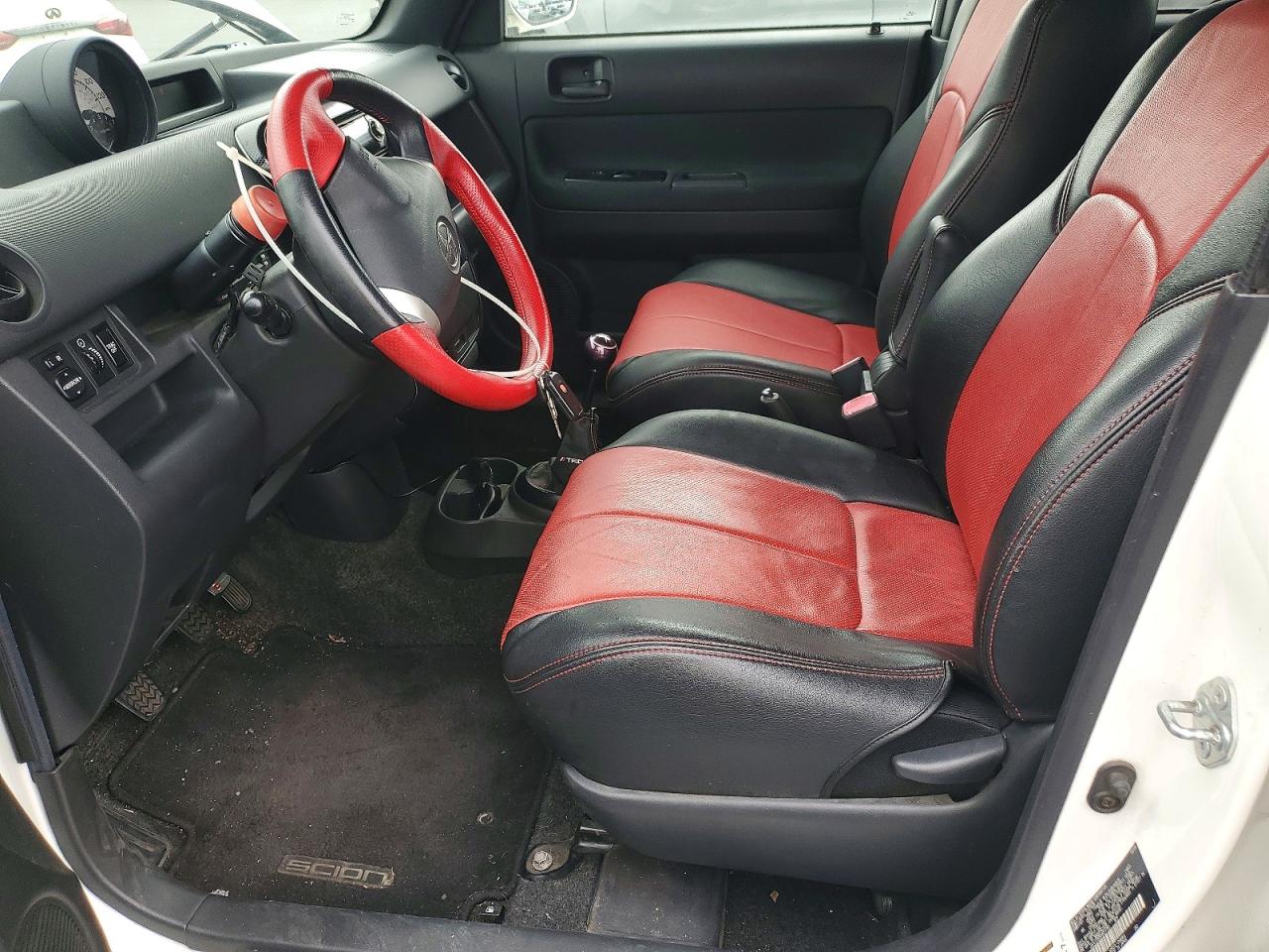 2006 Toyota Scion Xb White vin: JTLKT334564077761