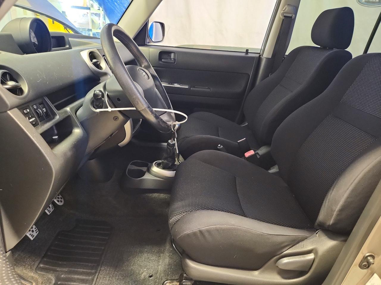 2005 Toyota Scion Xb Gray vin: JTLKT334950175455