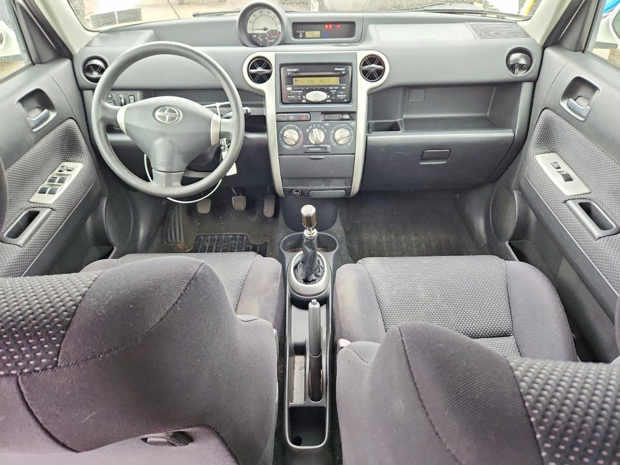 2005 Toyota Scion Xb White vin: JTLKT334X50221231