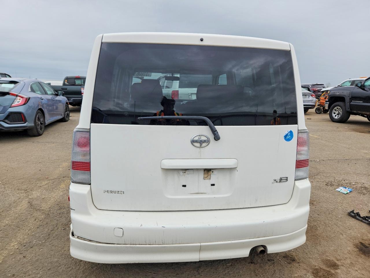 2005 Toyota Scion Xb White vin: JTLKT334X50221231