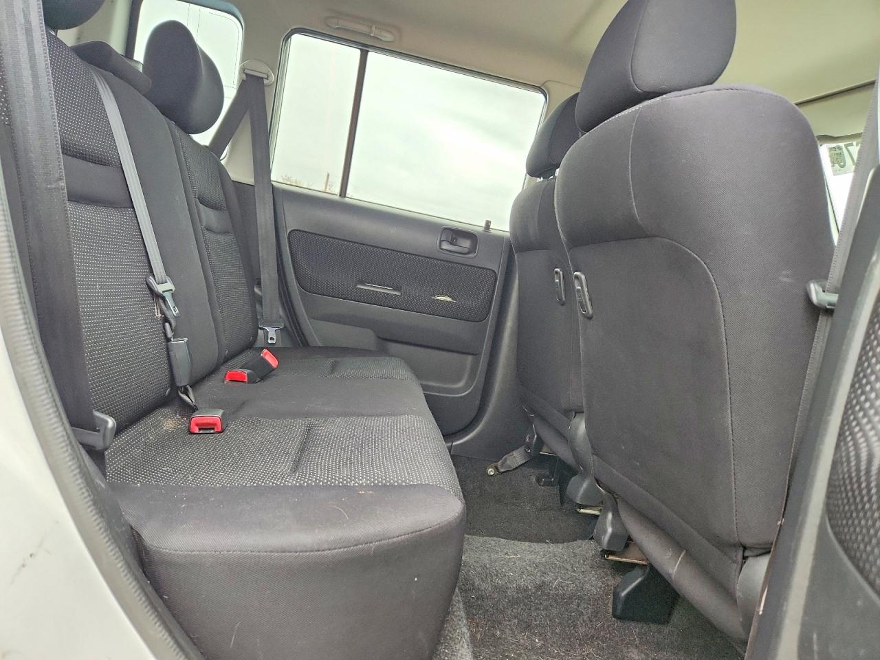 2005 Toyota Scion Xb White vin: JTLKT334X50221231
