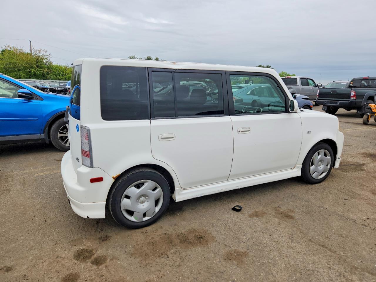 2005 Toyota Scion Xb White vin: JTLKT334X50221231