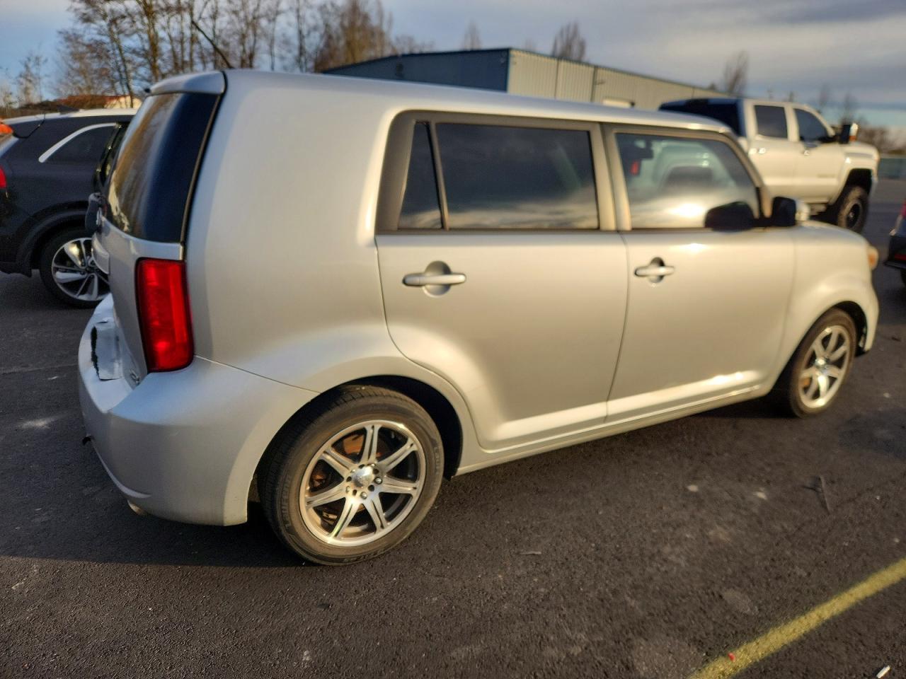 2010 Toyota Scion Xb Серебряный vin: JTLZE4FE0A1100098