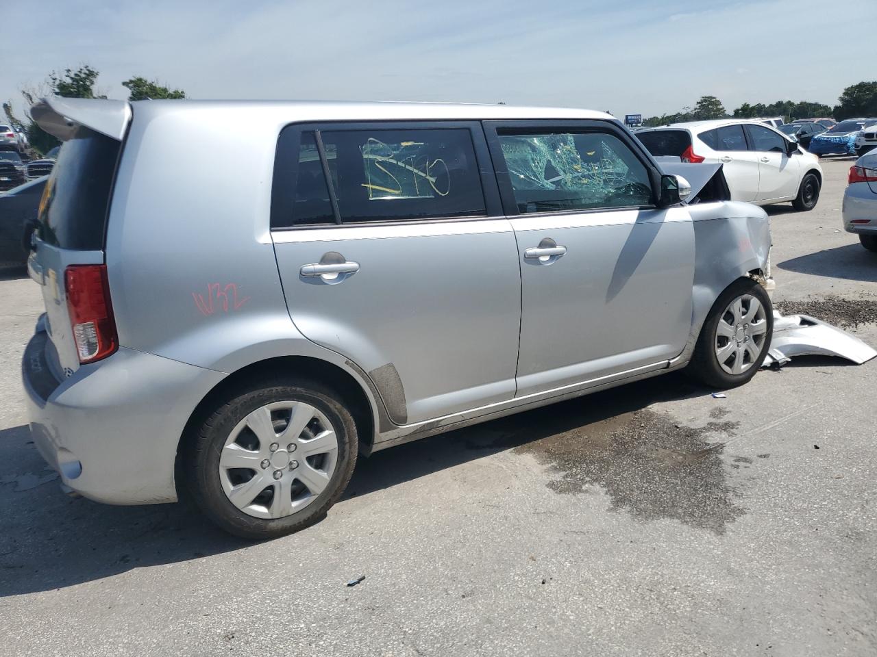 2011 Toyota Scion Xb Silver vin: JTLZE4FE0B1139274