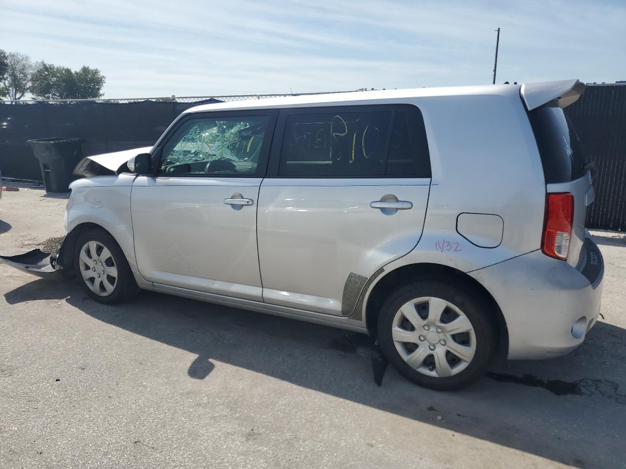 2011 Toyota Scion Xb Silver vin: JTLZE4FE0B1139274