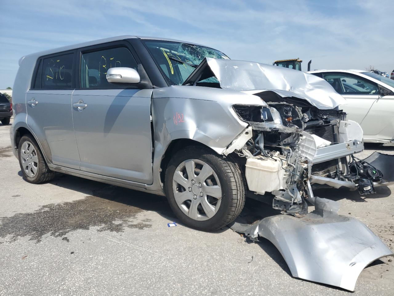 2011 Toyota Scion Xb Silver vin: JTLZE4FE0B1139274