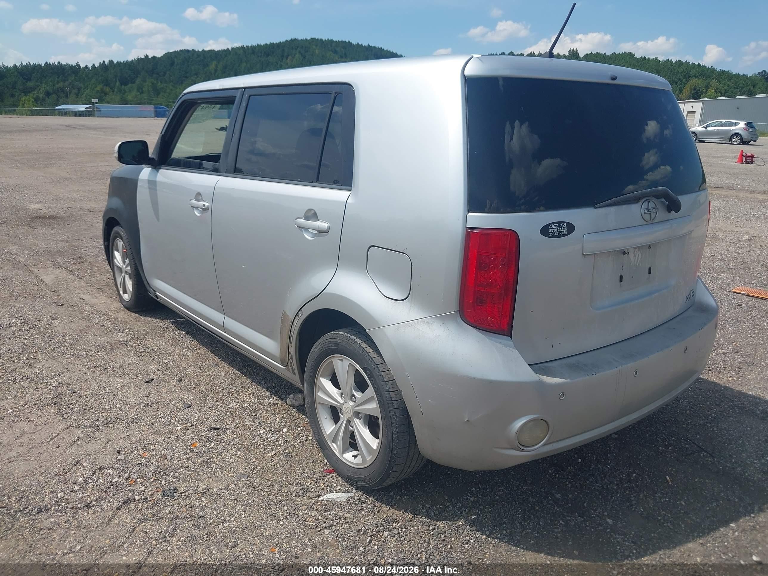 2010 Scion Xb   Silver vin: JTLZE4FE2A1105903