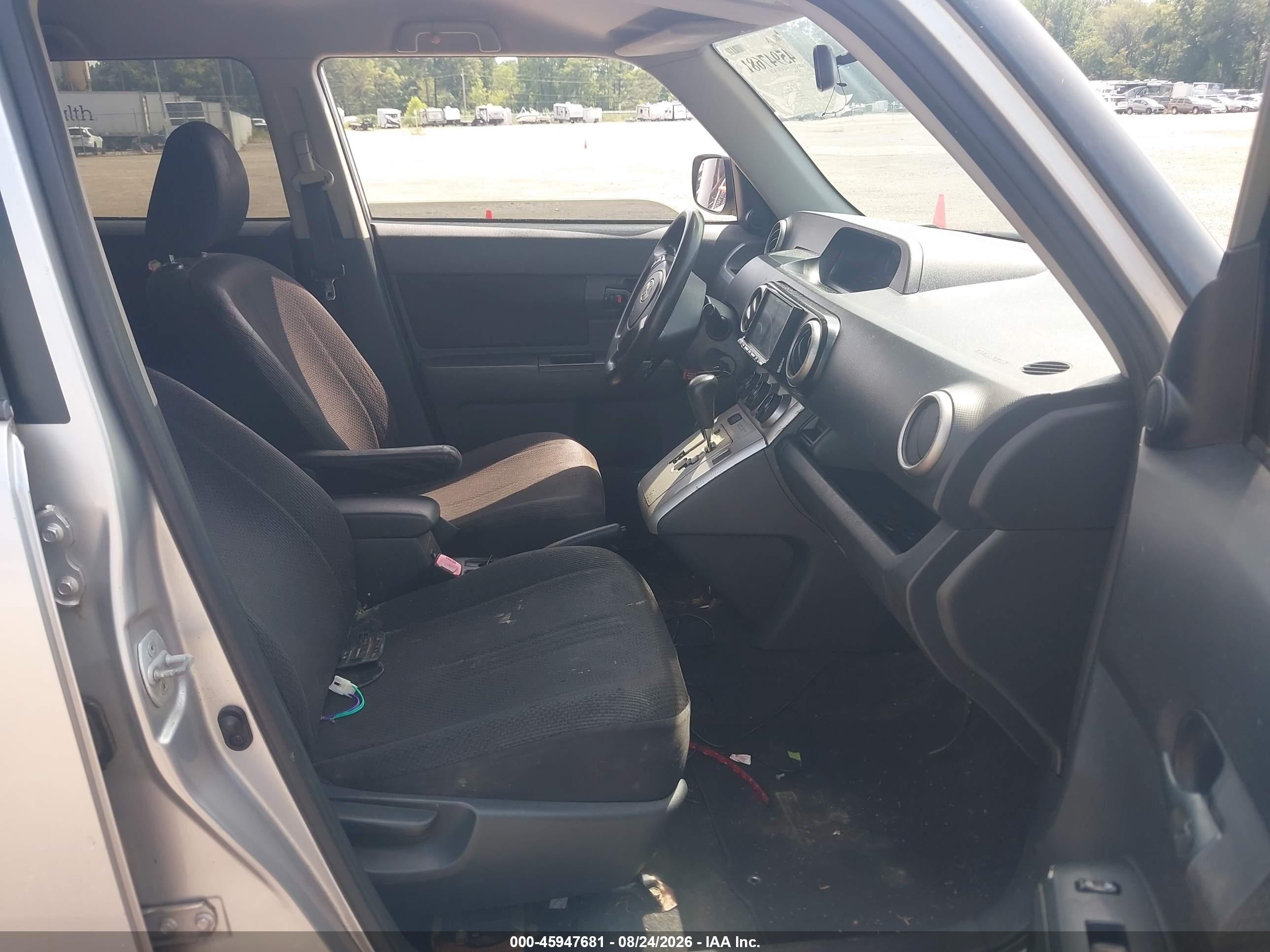 2010 Scion Xb   Silver vin: JTLZE4FE2A1105903