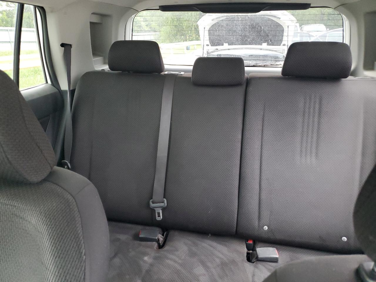 2010 Toyota Scion Xb White vin: JTLZE4FE2A1112303