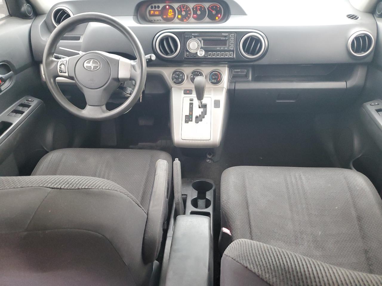 2010 Toyota Scion Xb White vin: JTLZE4FE2A1112303