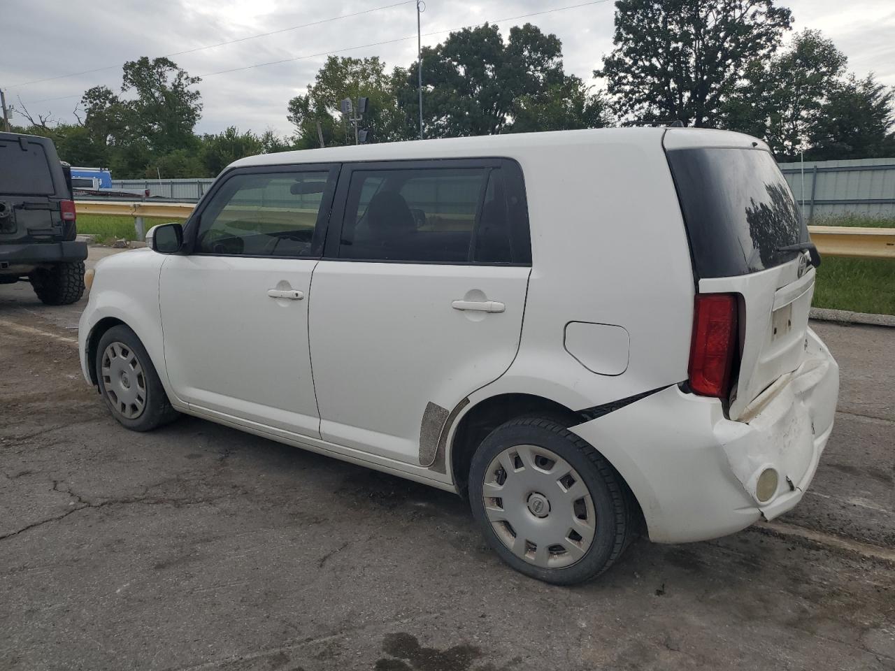 2010 Toyota Scion Xb White vin: JTLZE4FE2A1112303