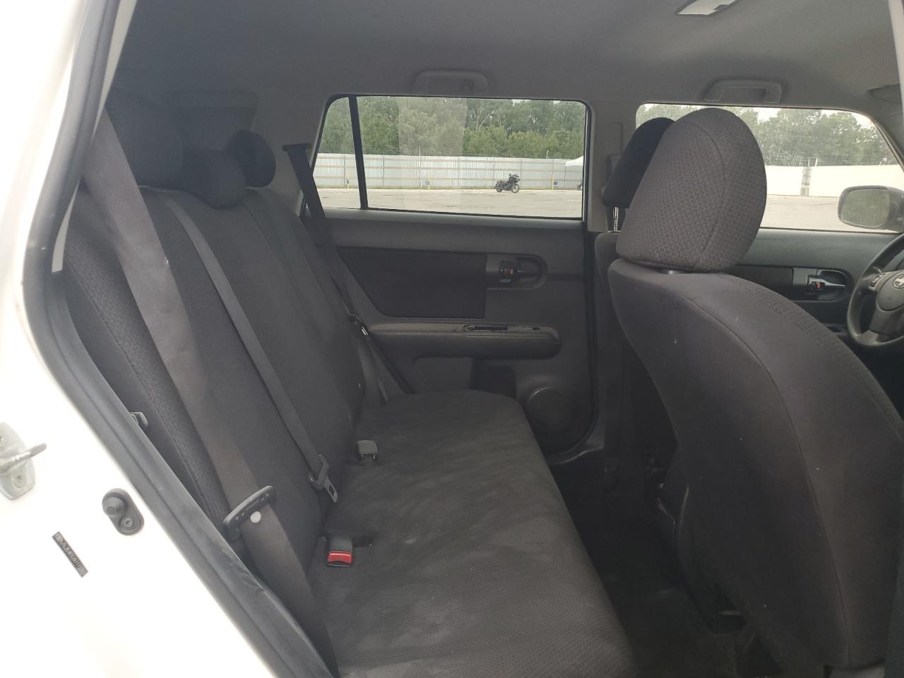 2010 Toyota Scion Xb White vin: JTLZE4FE2A1112303