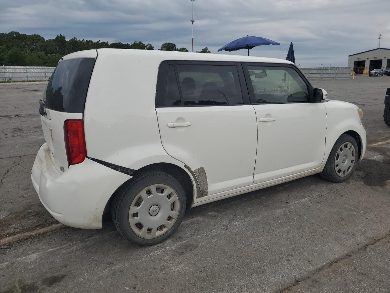 2010 Toyota Scion Xb White vin: JTLZE4FE2A1112303