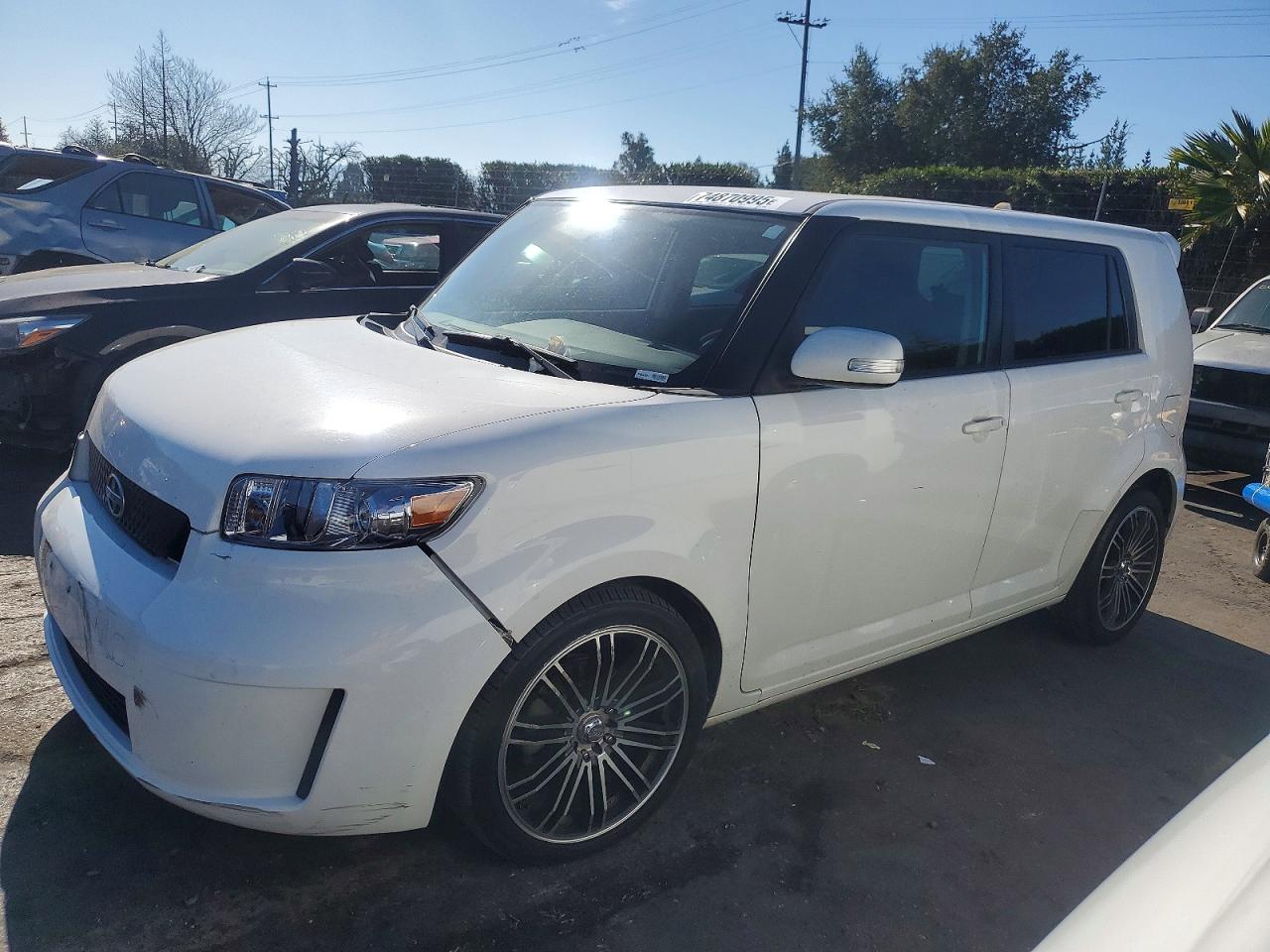 2010 Toyota Scion Xb White vin: JTLZE4FE3A1117297