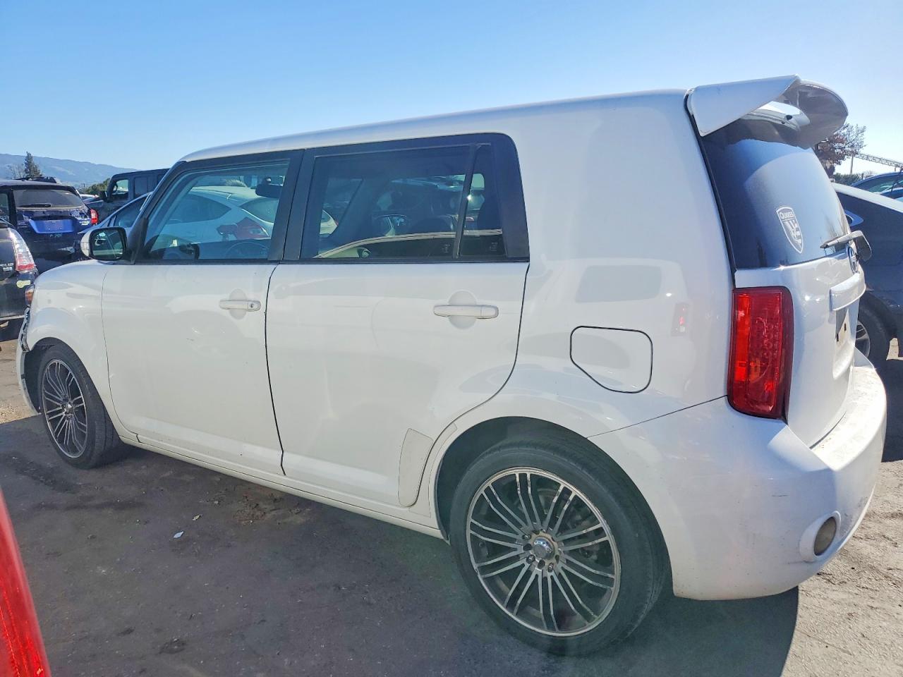 2010 Toyota Scion Xb White vin: JTLZE4FE3A1117297