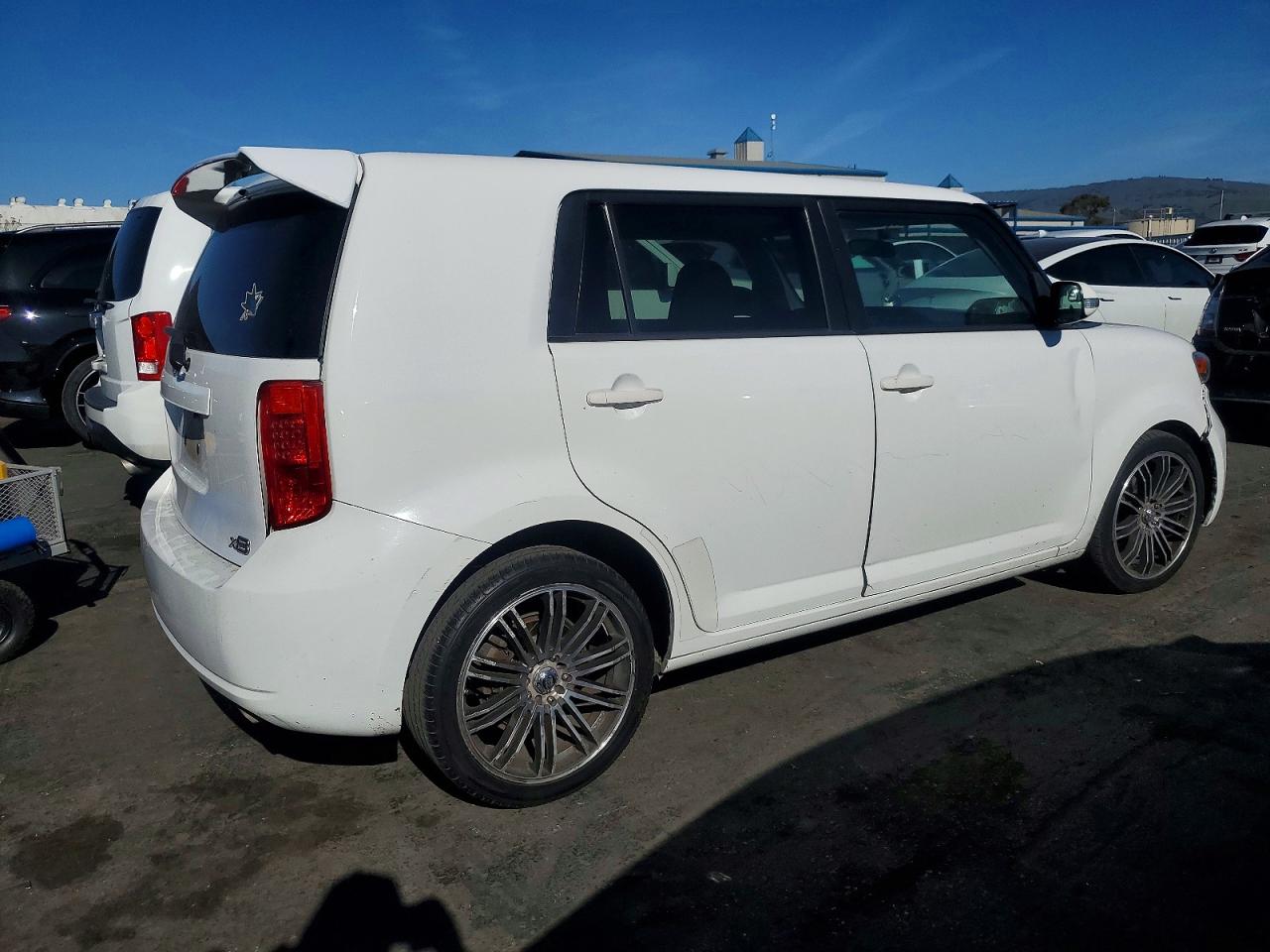 2010 Toyota Scion Xb White vin: JTLZE4FE3A1117297