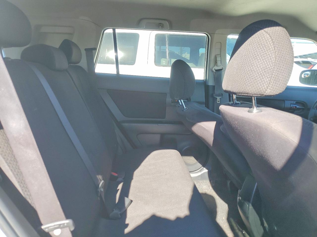 2010 Toyota Scion Xb White vin: JTLZE4FE3A1117297