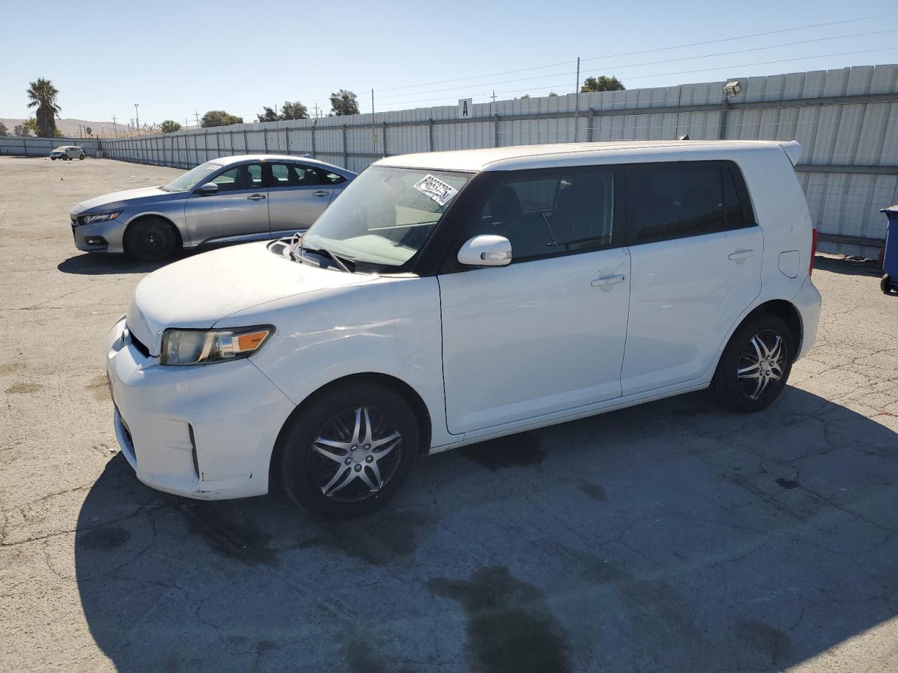 2012 Toyota Scion Xb White vin: JTLZE4FE3CJ012620