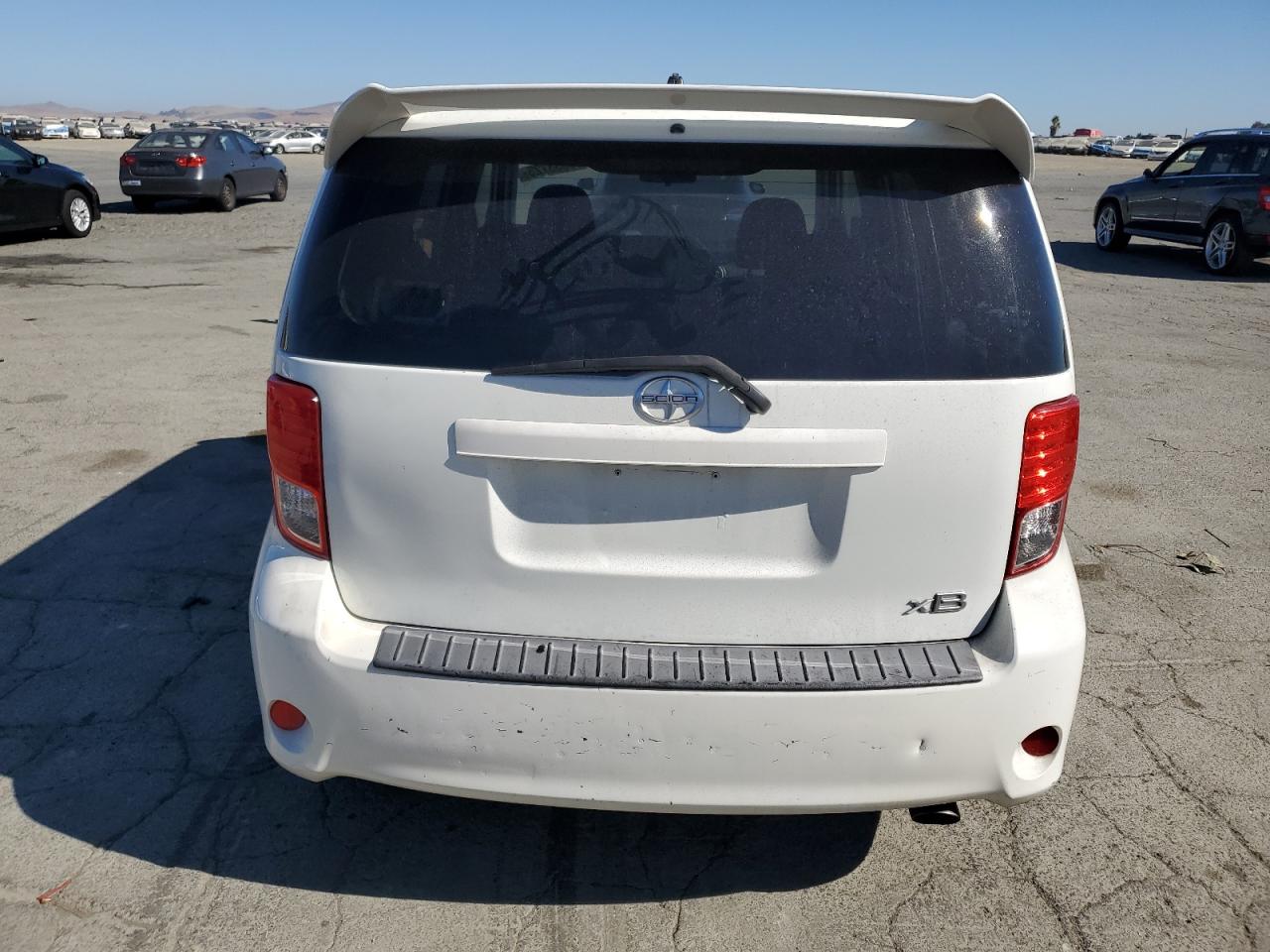 2012 Toyota Scion Xb White vin: JTLZE4FE3CJ012620
