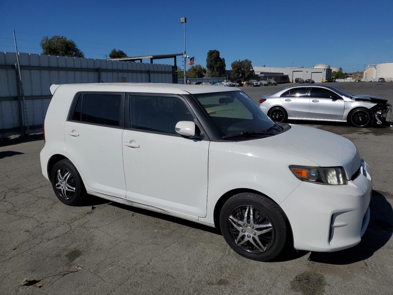 2012 Toyota Scion Xb White vin: JTLZE4FE3CJ012620