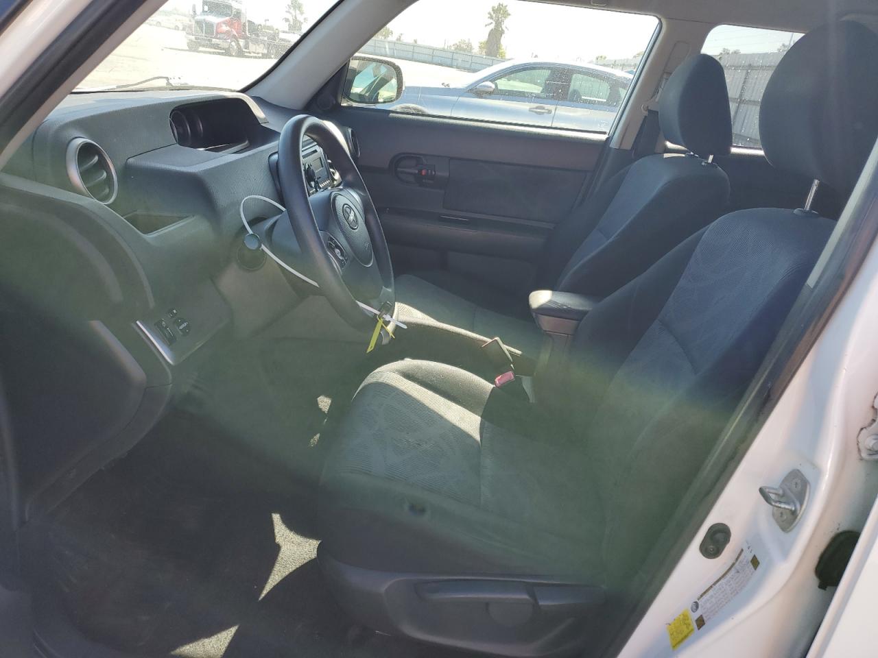 2012 Toyota Scion Xb White vin: JTLZE4FE3CJ012620