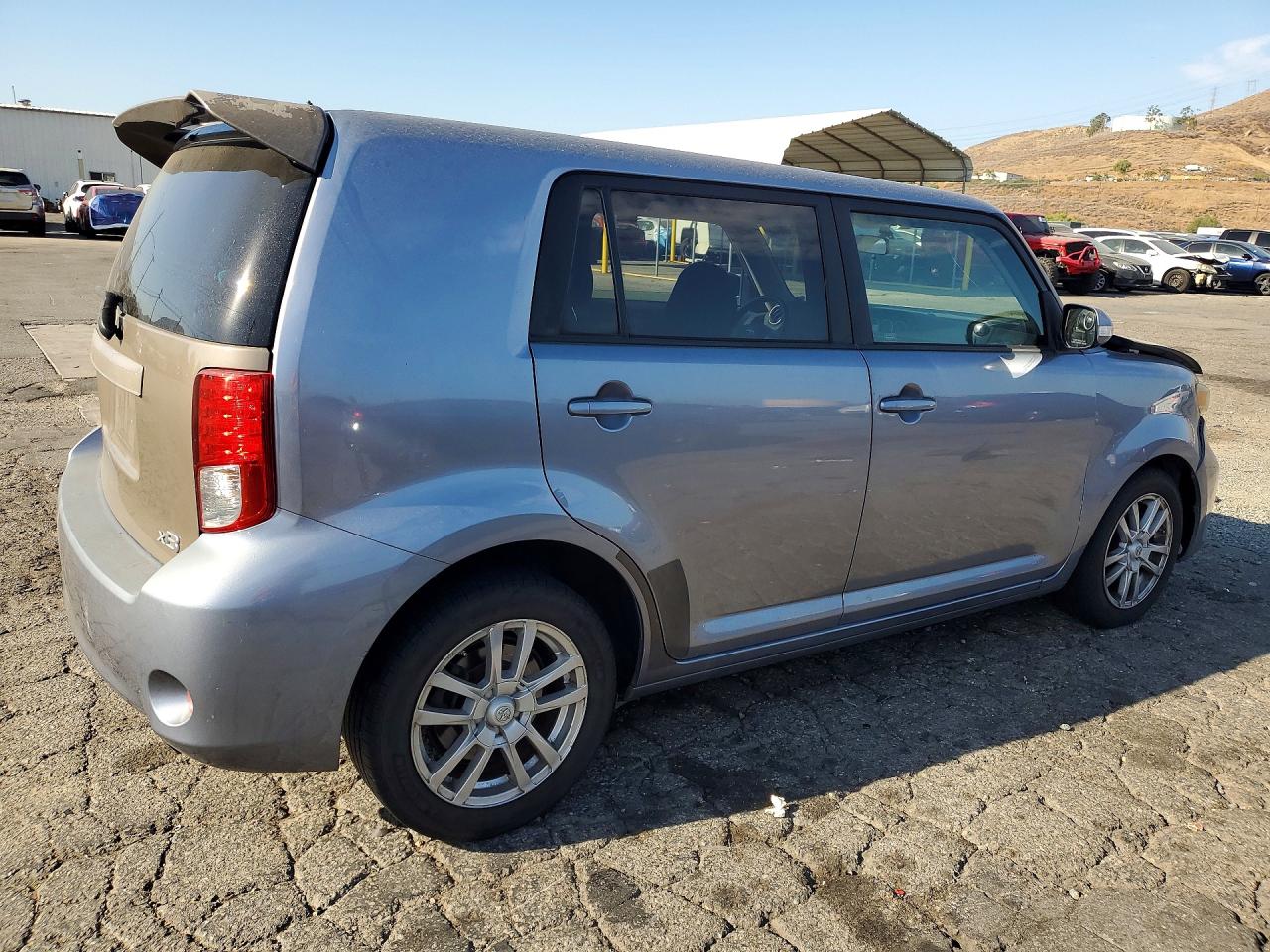 2011 Toyota Scion Xb Silver vin: JTLZE4FE4B1131646
