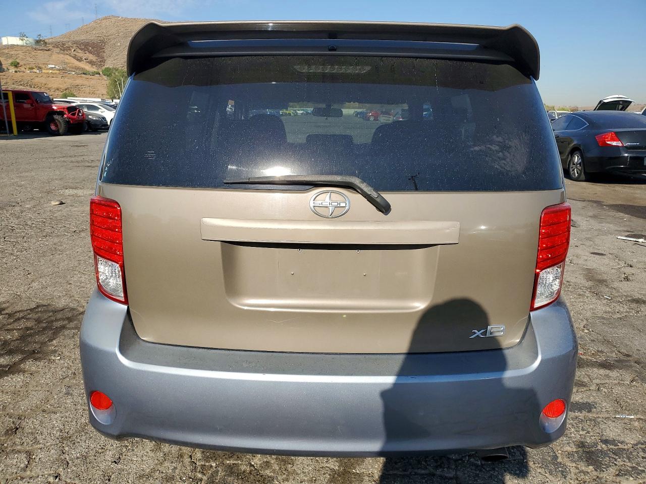 2011 Toyota Scion Xb Silver vin: JTLZE4FE4B1131646