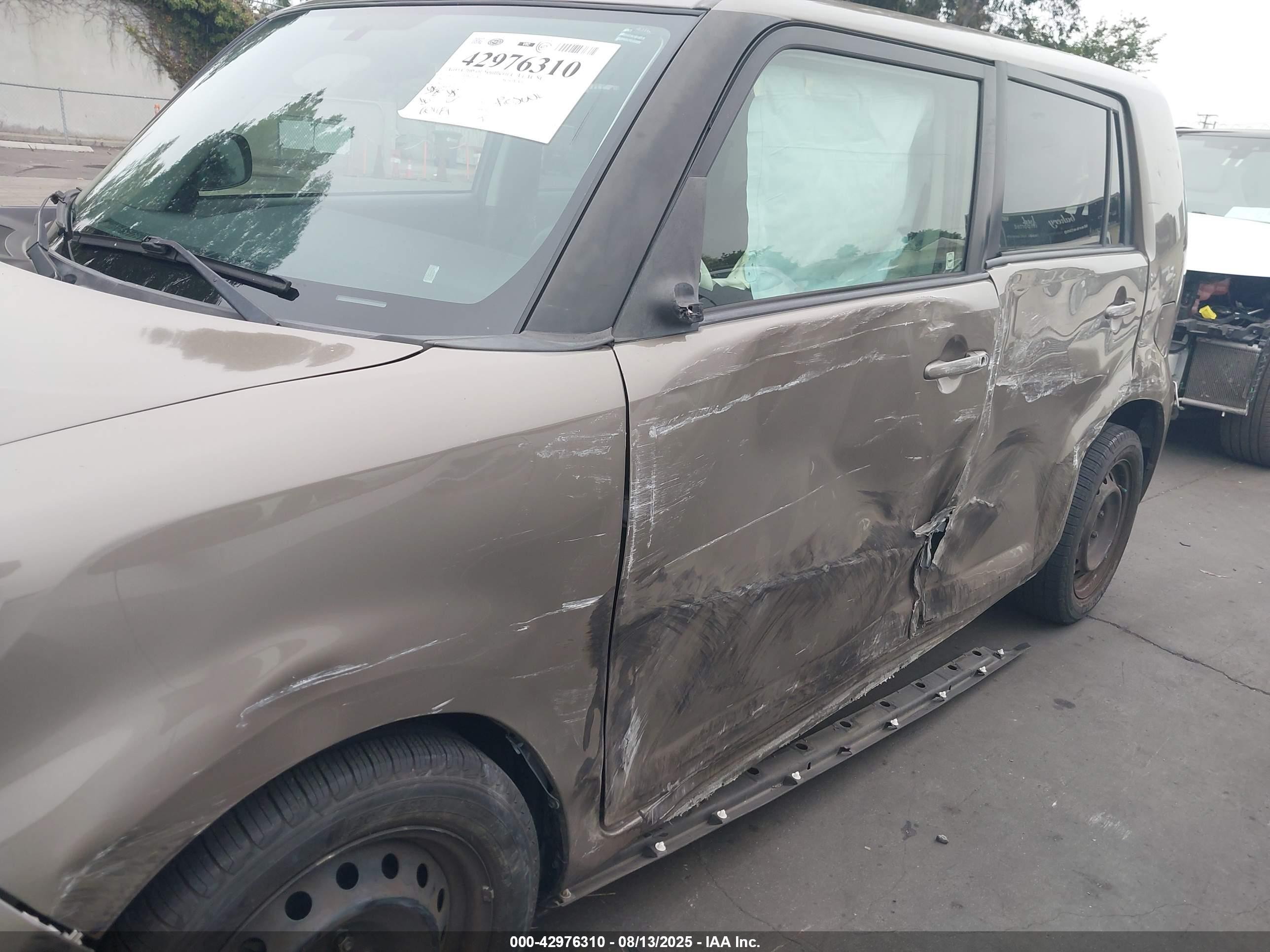 2014 Scion Xb   Желто-коричневый vin: JTLZE4FE4EJ061795