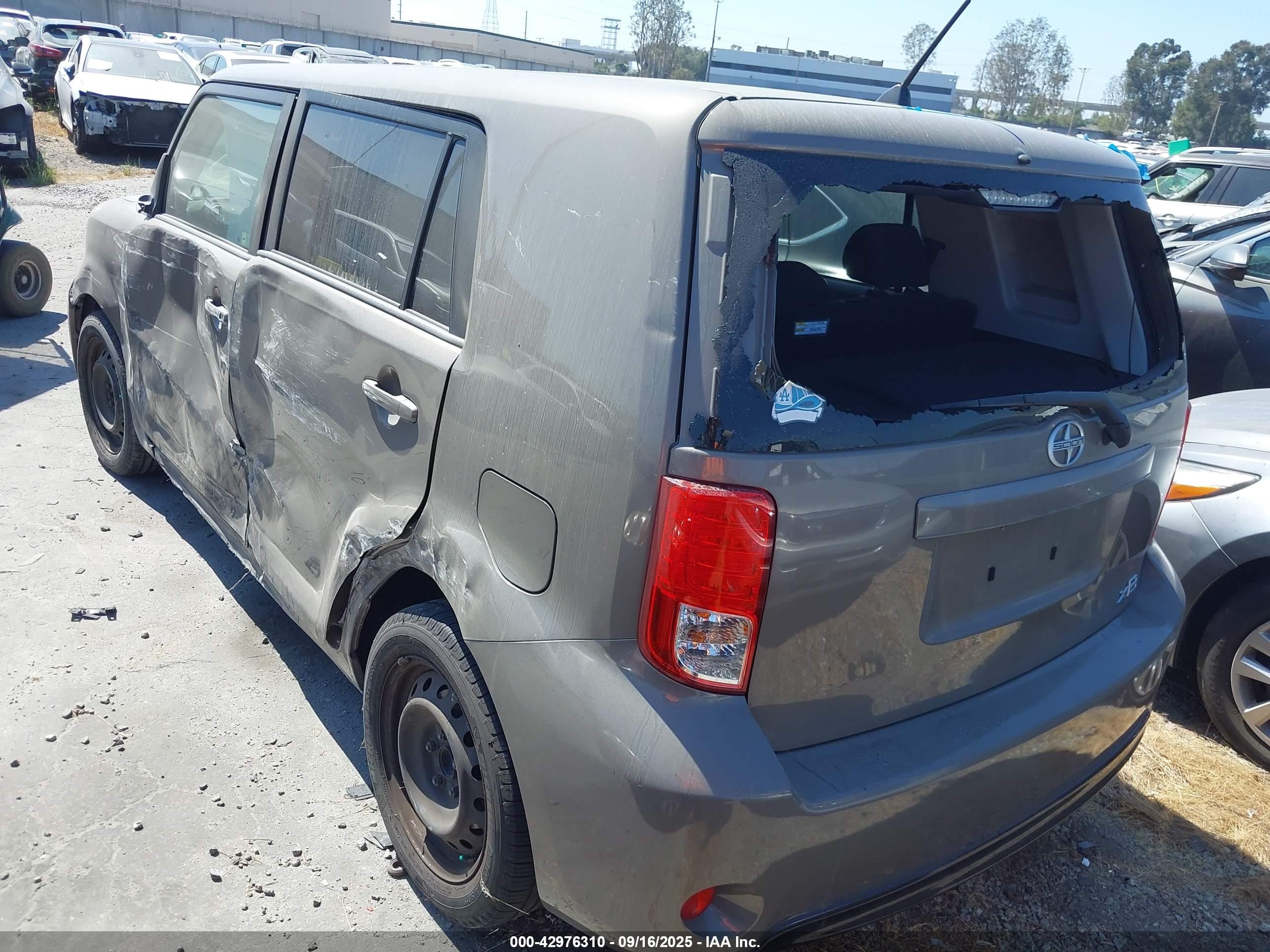 2014 Scion Xb   Желто-коричневый vin: JTLZE4FE4EJ061795