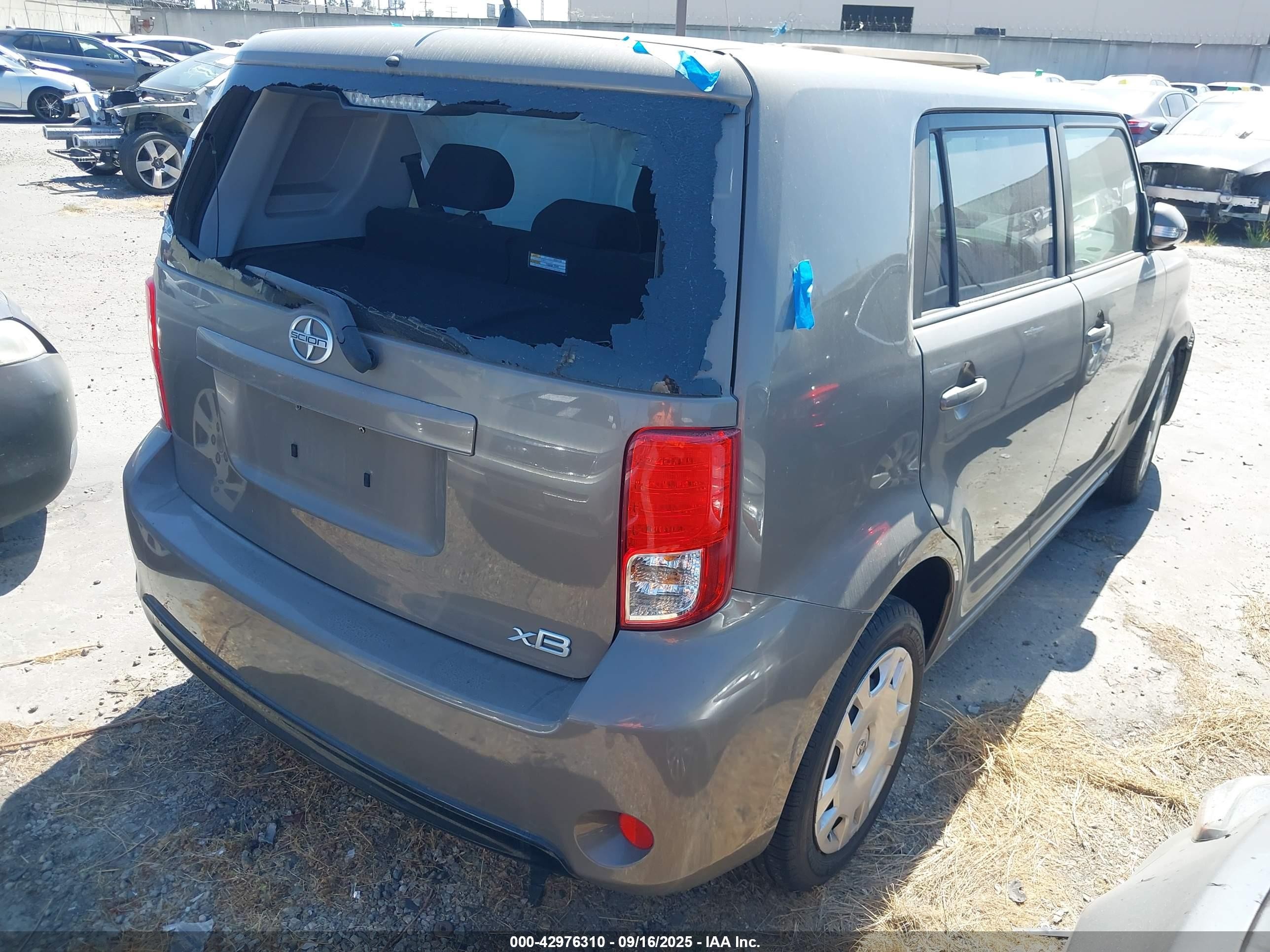 2014 Scion Xb   Желто-коричневый vin: JTLZE4FE4EJ061795