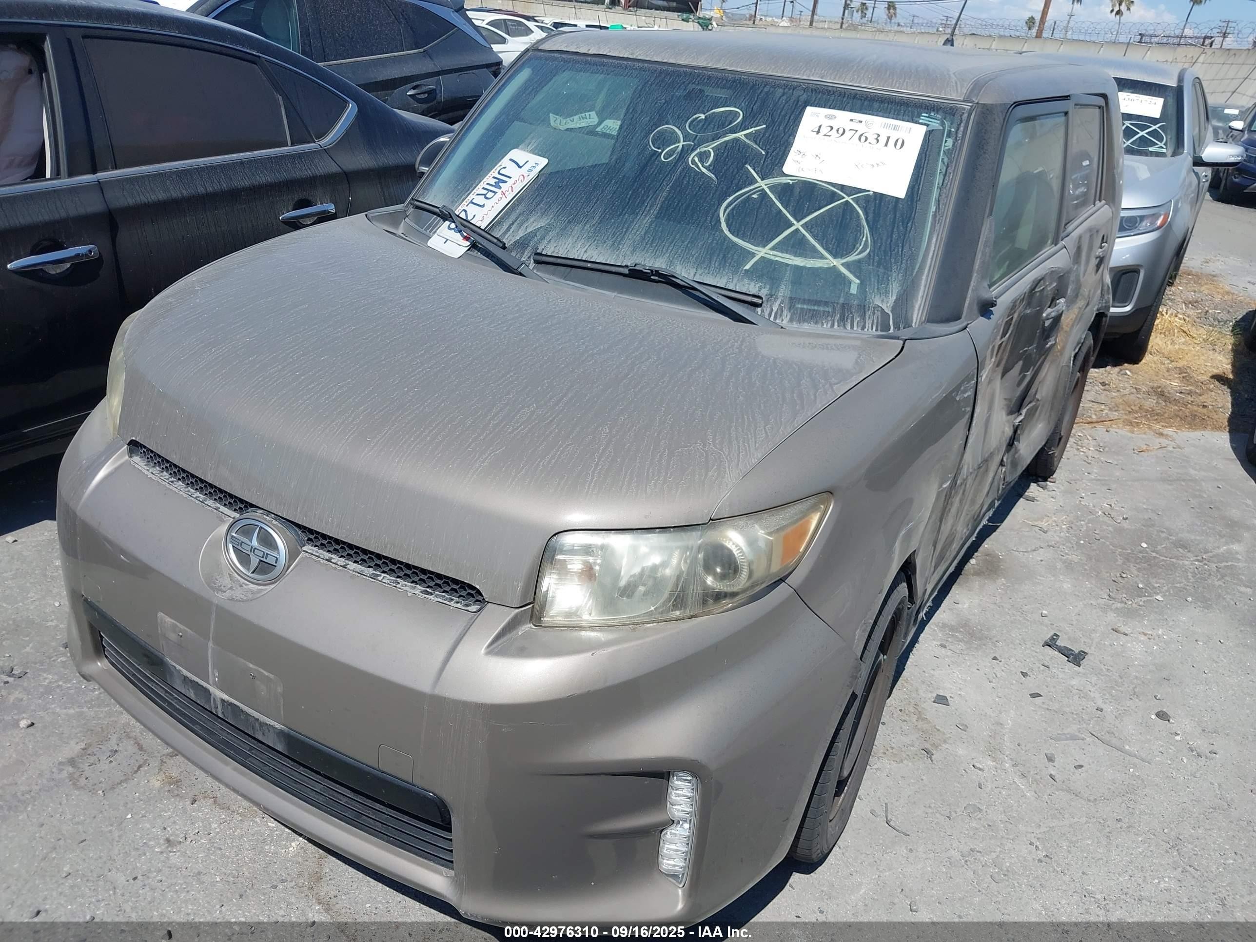 2014 Scion Xb   Желто-коричневый vin: JTLZE4FE4EJ061795