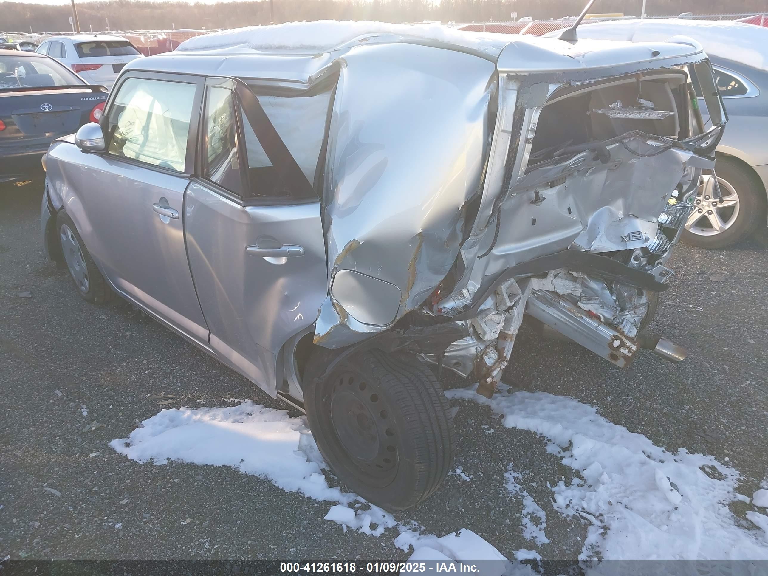 2010 Scion Xb Silver vin: JTLZE4FE5A1108519