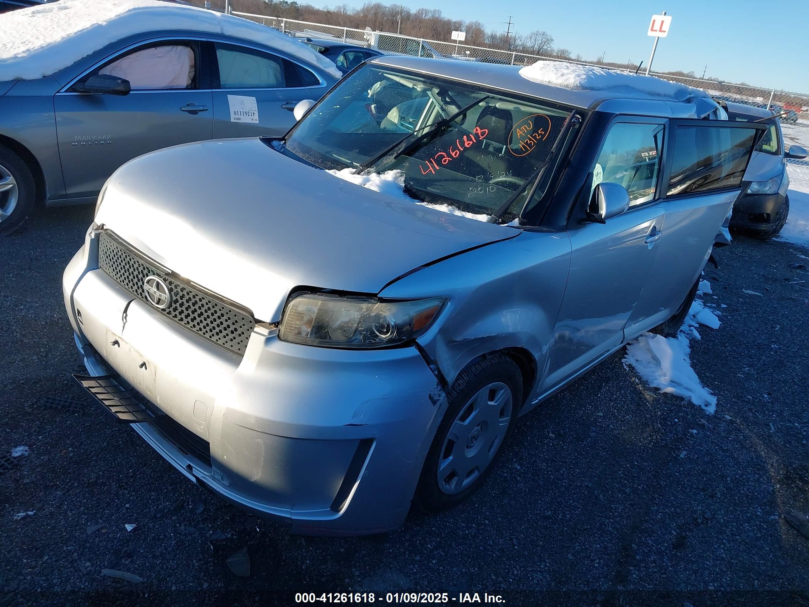2010 Scion Xb Silver vin: JTLZE4FE5A1108519