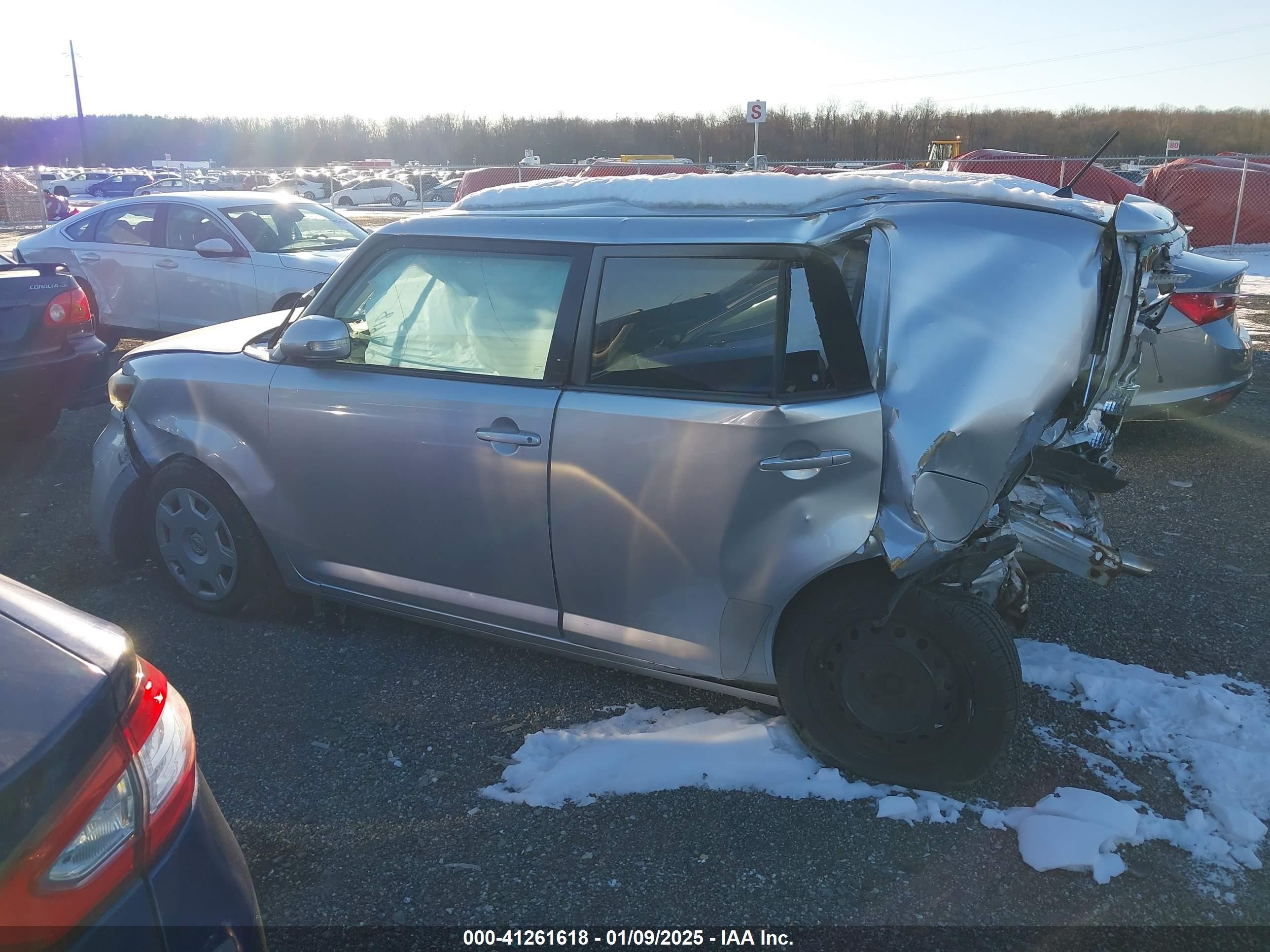 2010 Scion Xb Silver vin: JTLZE4FE5A1108519
