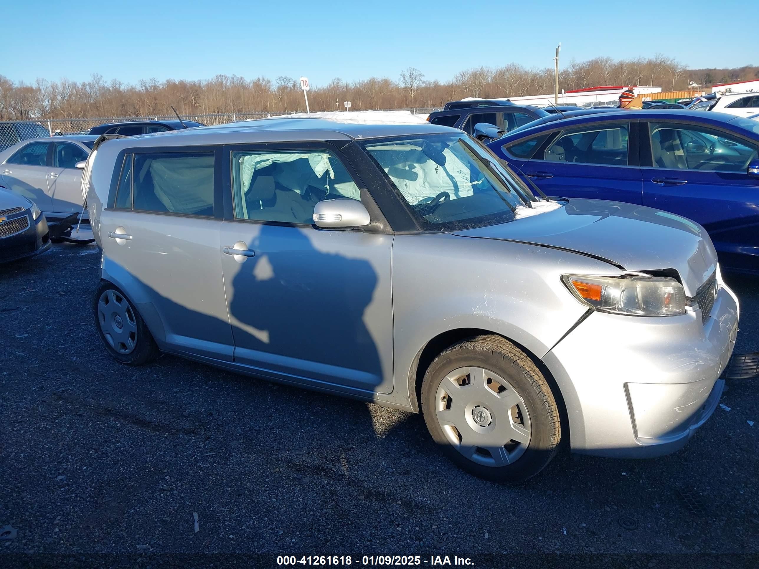 2010 Scion Xb Silver vin: JTLZE4FE5A1108519