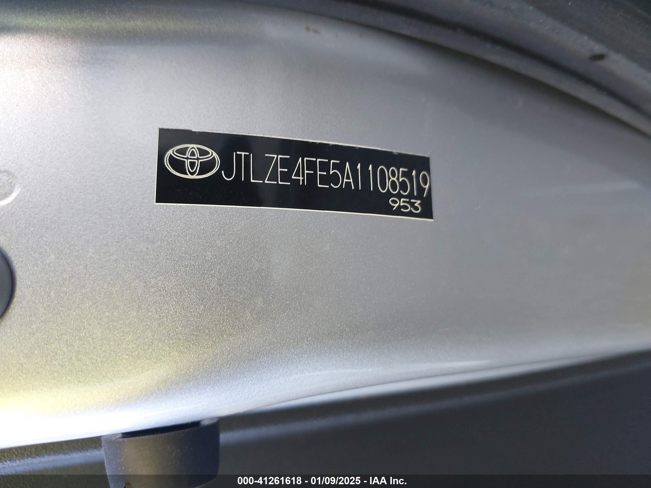 2010 Scion Xb Silver vin: JTLZE4FE5A1108519